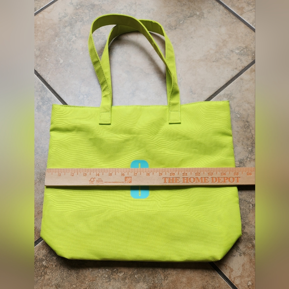 Clinique Bags - Picture 2 of 10